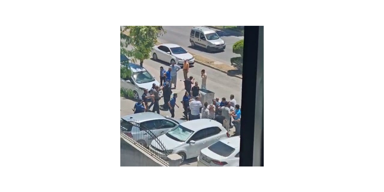 Adliye Önünde Yumruklu Kavga
