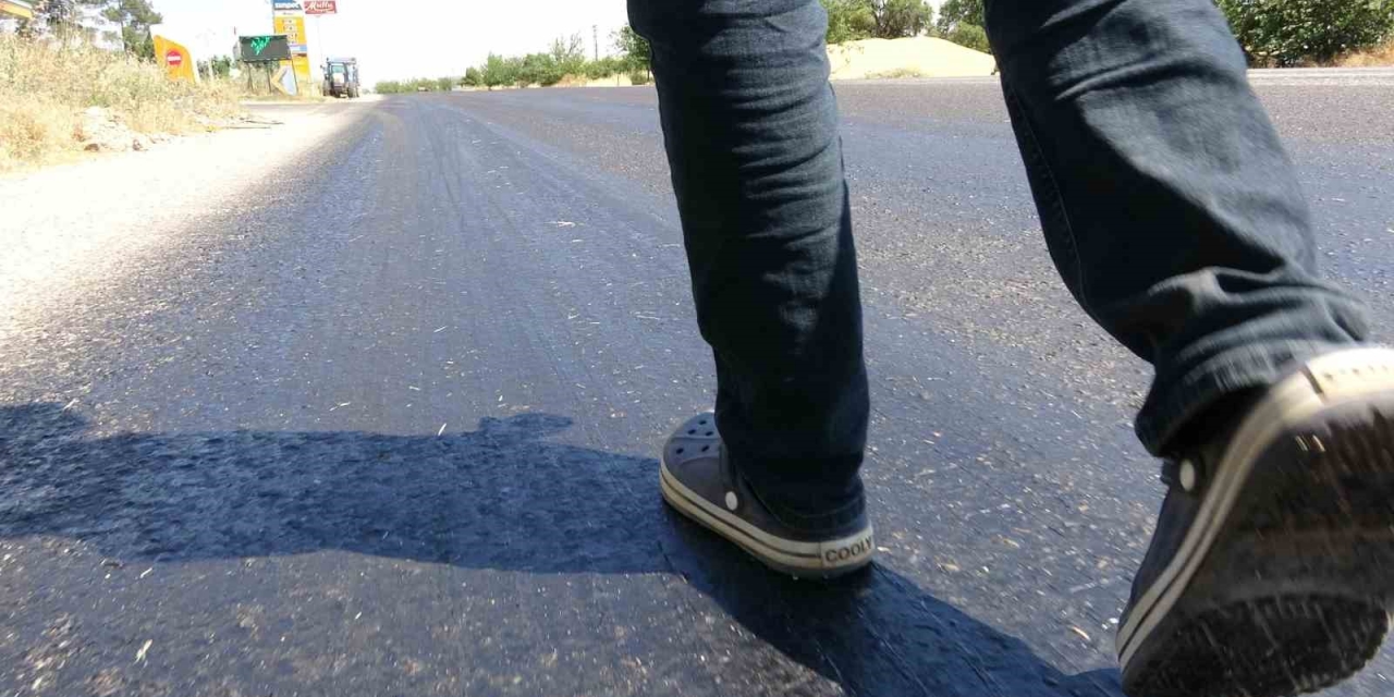 Adıyaman’da Sıcak Hava Asfaltı Eritti