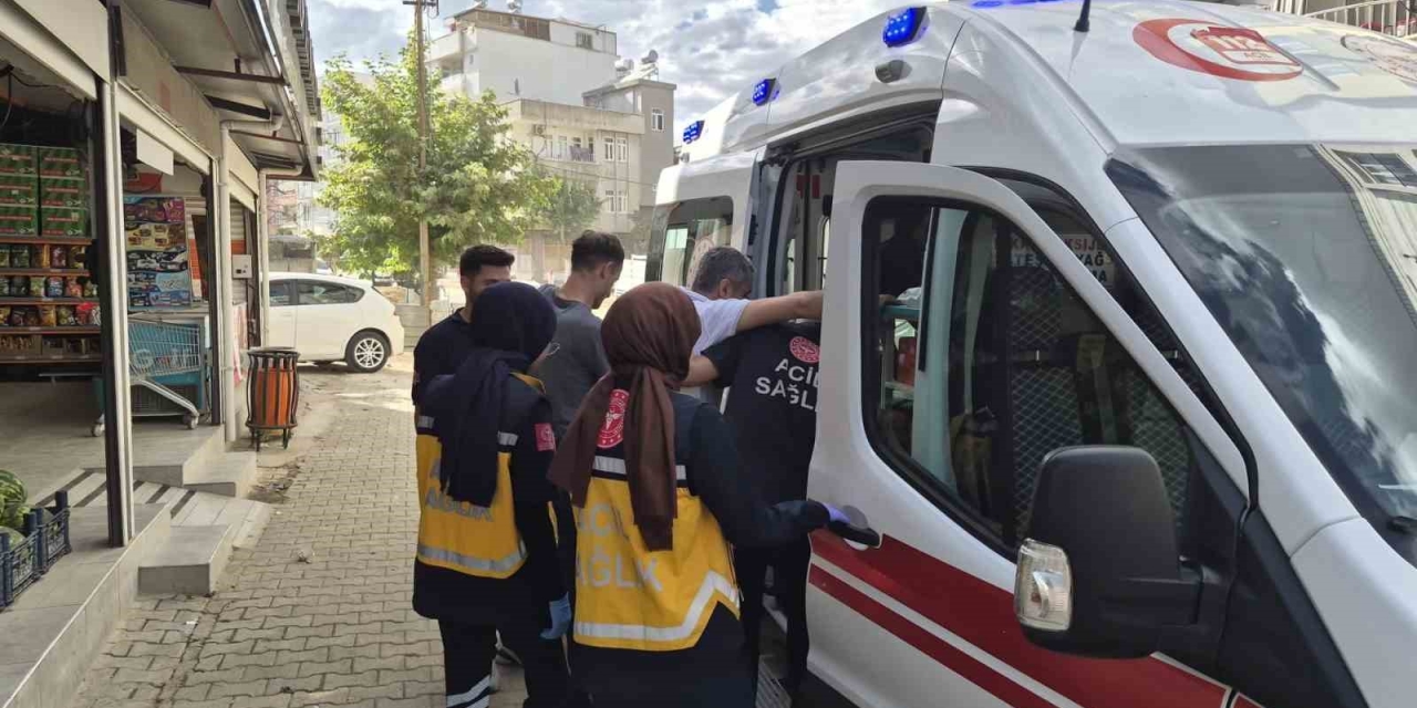 Motosikletle Çarpışan Otomobil Sürücüsü Kaçtı: 1 Yaralı