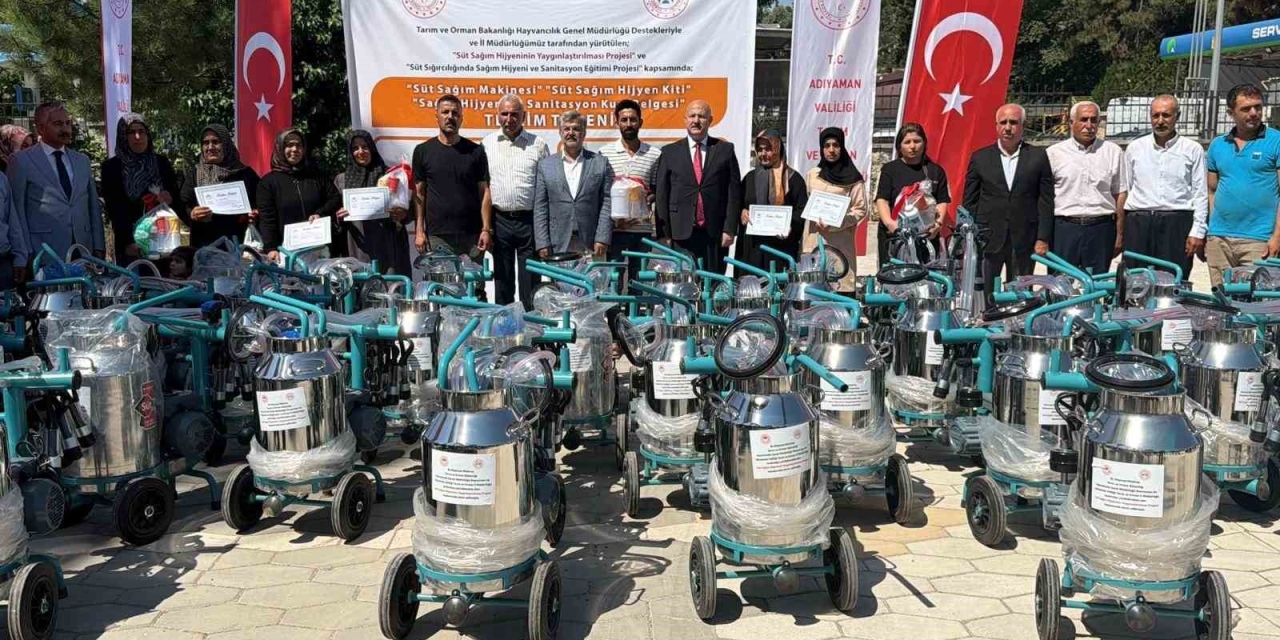 Adıyaman’da Süt Sağım Makineleri Üreticilere Dağıtıldı