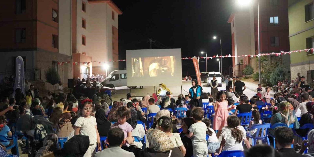 Kahta Belediyesi’nden Çocuklara Unutulmaz Sinema Gecesi