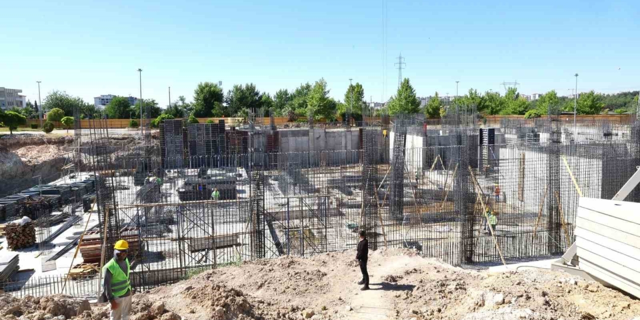 Vali Küçük, Yapımı Süren Kültür Merkezinde İncelemelerde Bulundu