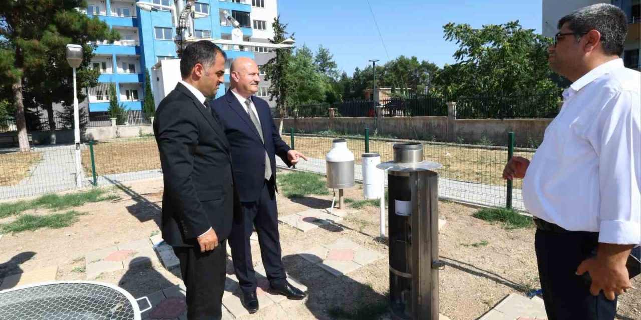 Vali Küçük, Meteoroloji Müdürlüğünü Ziyaret Etti
