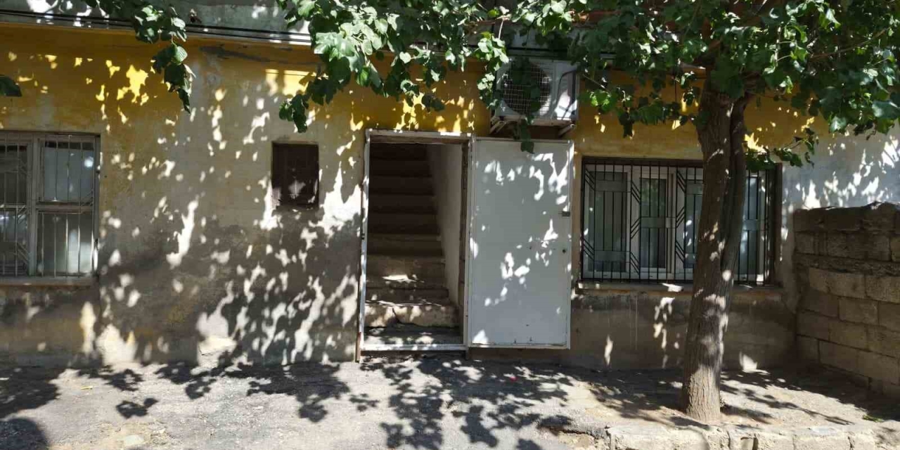Merdivenlerden Düşen Çocuk Yaralandı