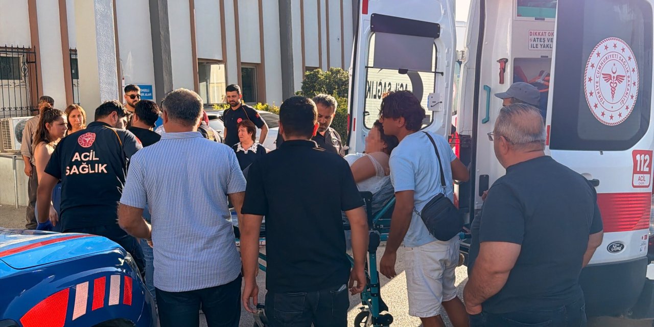 Kahta'da Tur Minibüsü Şarampole Yuvarlandı: 13 Yaralı