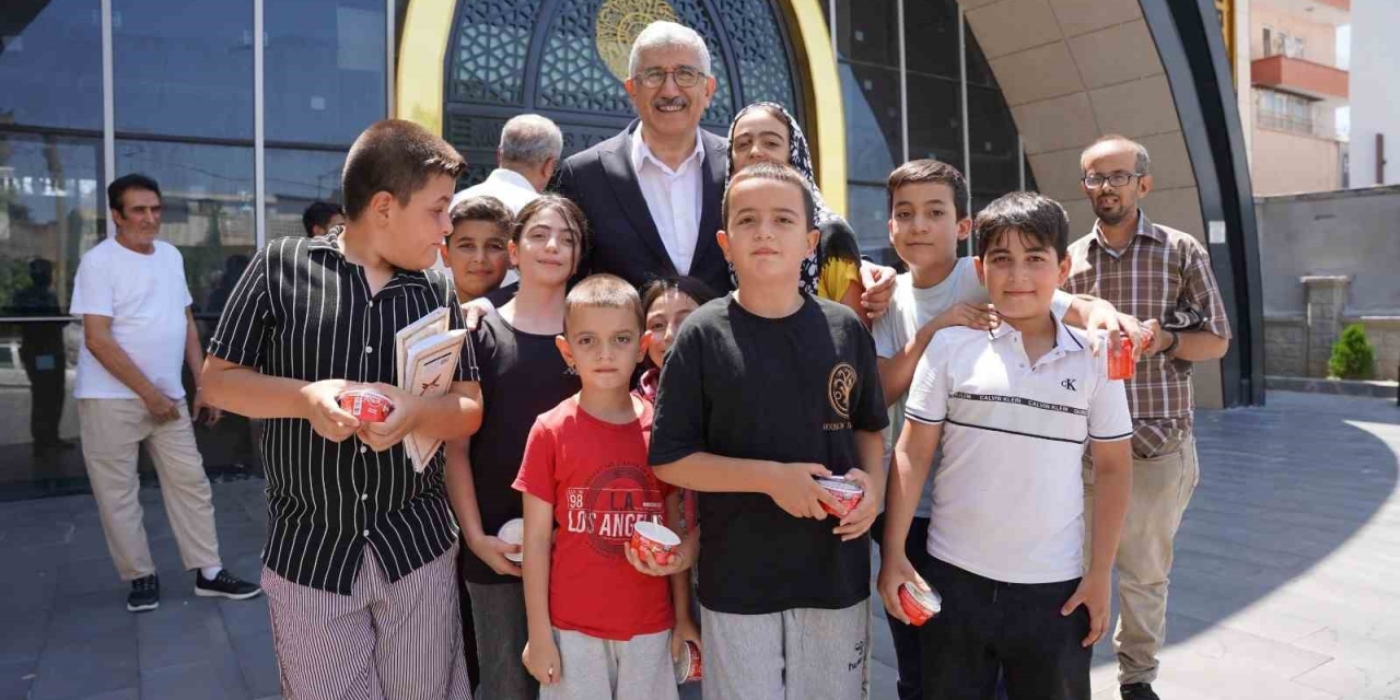 Başkan Hallaç, Minik Gönüllere Dokundu