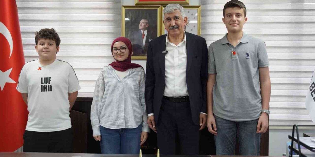 Başkan Hallaç, Başarılı Öğrencileri Halkın Makamında Ağırladı