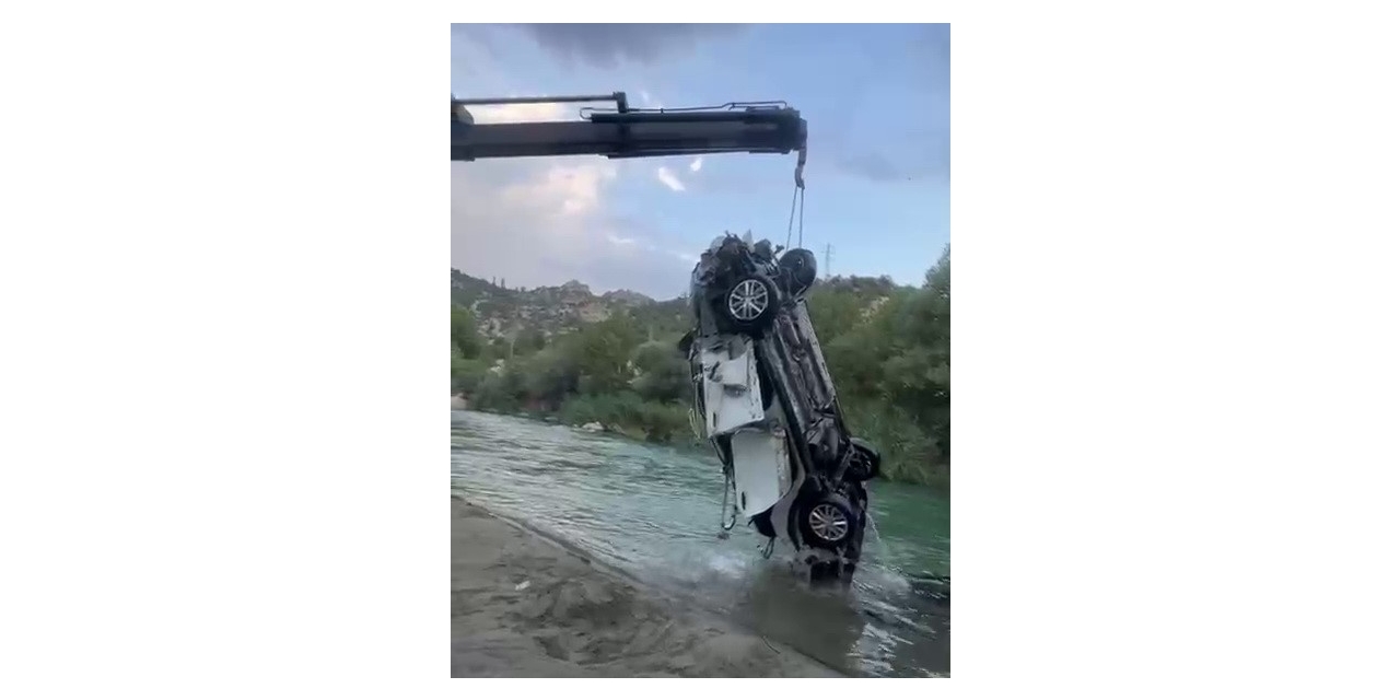Göksu Çayına Düşen Araç Çıkarıldı
