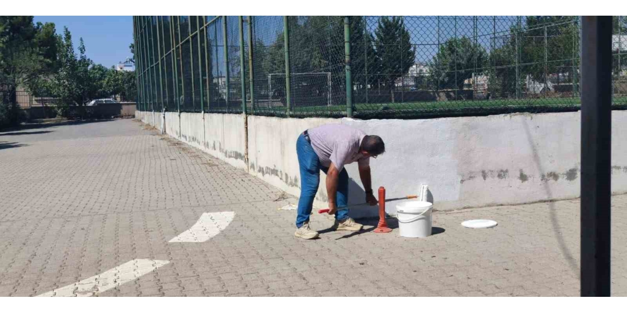 Fatih Anadolu Lisesi’nde Okulun Bakım Ve Onarımı Personelin Emeğiyle Yapılıyor