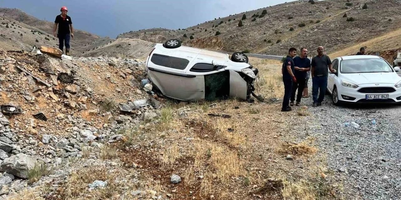 Hafif Ticari Araç Takla Attı: 6 Yaralı