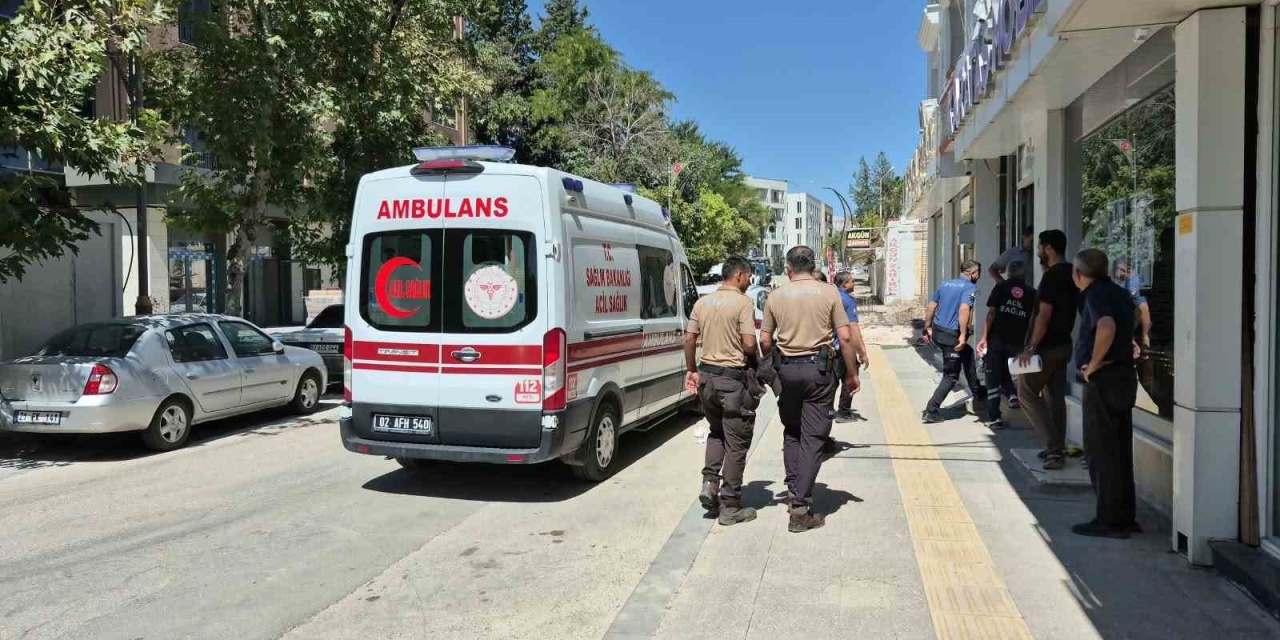 Kardeşler Arasında Kavga 1 Kişi Yaralandı