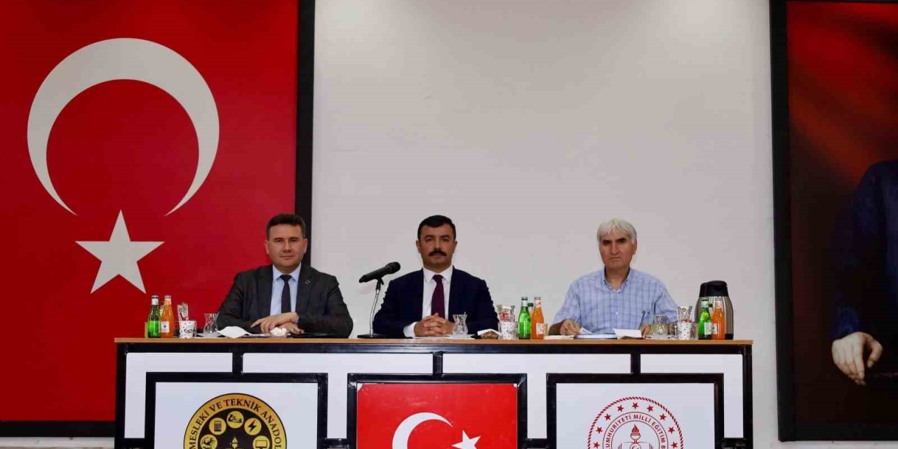 Kahta’da Yeni Eğitim Yılı Öncesi Hazırlıklar Değerlendirildi