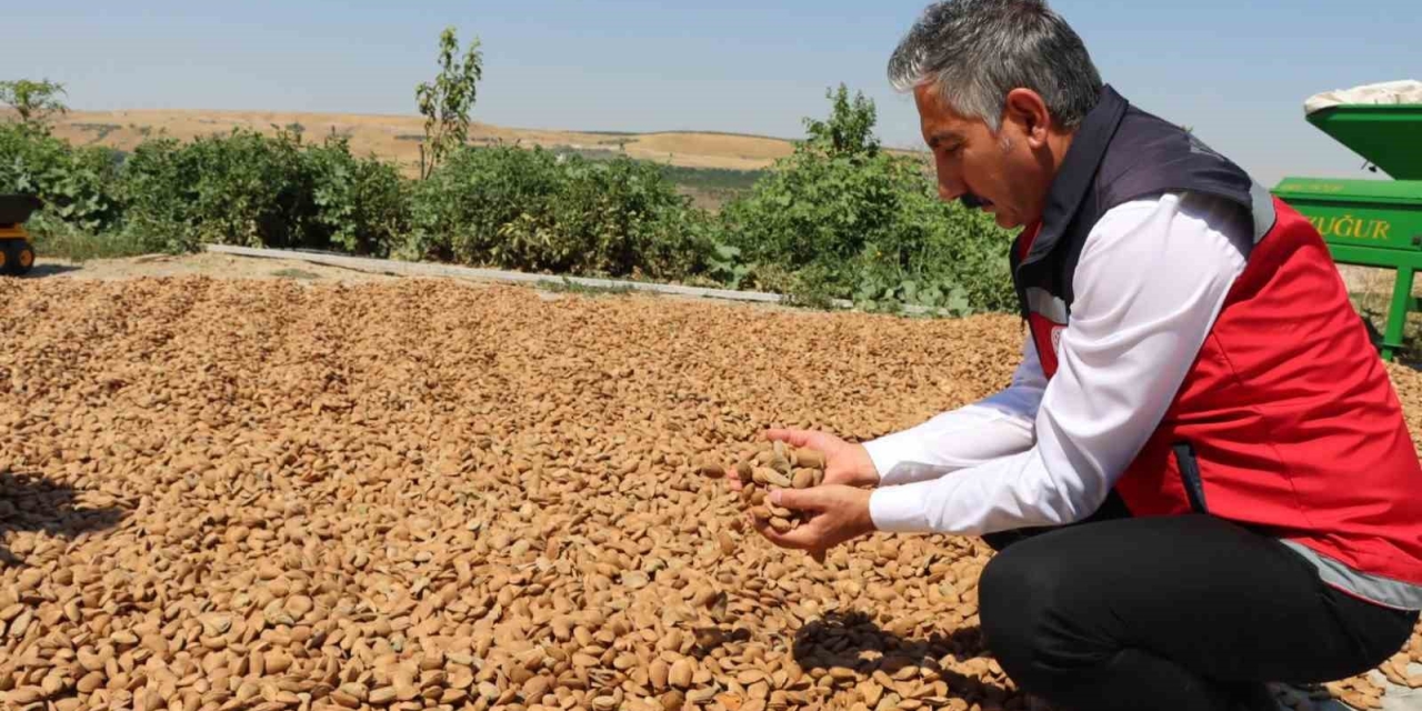Kahta’da Tarımsal Mekanizasyon Destekleri Çiftçilere Kazandırıldı