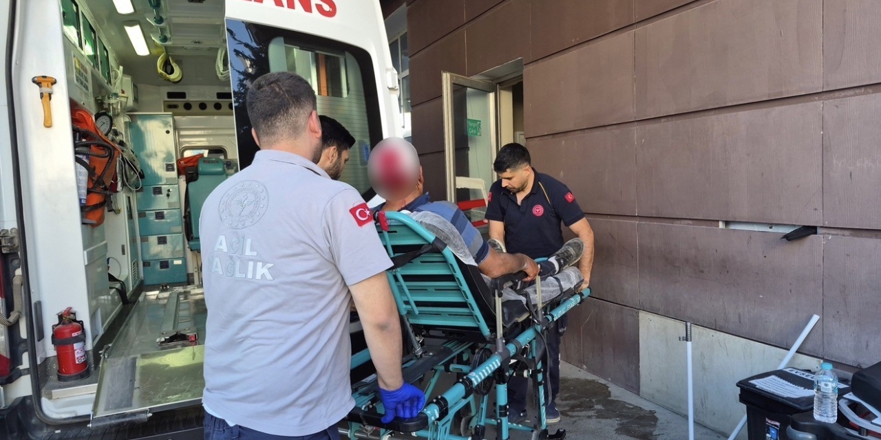 Üzerine Buzdolabı Devrilen Kişi Yaralandı