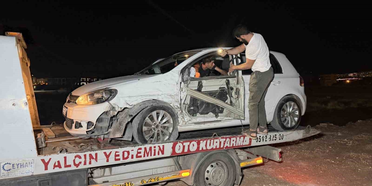 Kaza Sonrası Aracı Bırakıp Kaçtılar