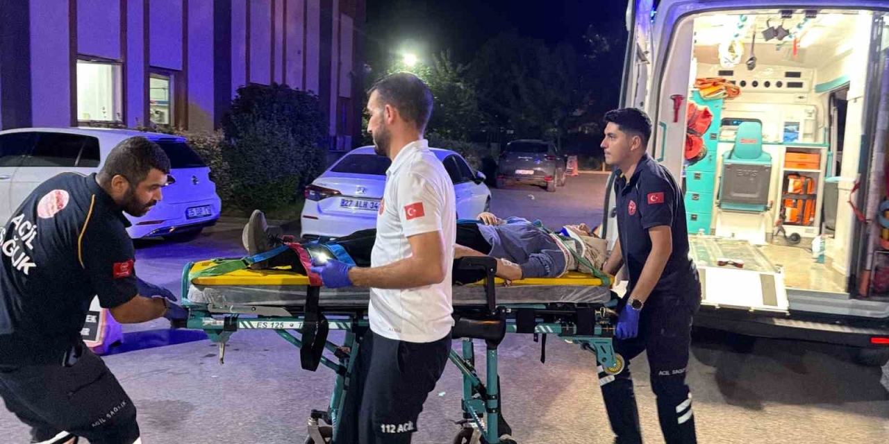 Otomobil Uçuruma Yuvarlandı: 4 Yaralı