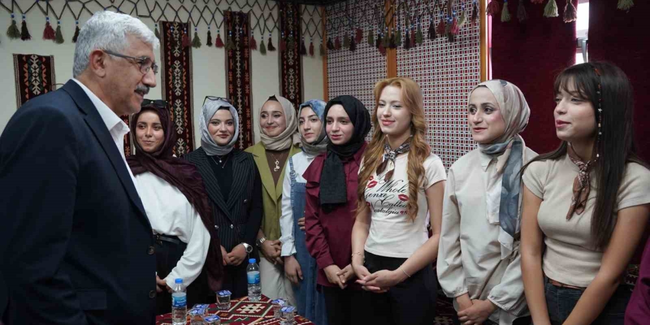 Prof. Dr. Hasari Çelebi, Kahtalı Gençlerle Buluştu