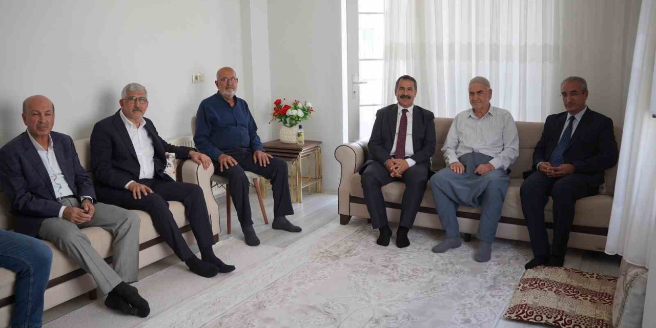 Ak Parti’li Yaman, ’Türkiye Yüzyılı Buluşmaları’ Kapsamında Kahta’da Temaslarda Bulundu