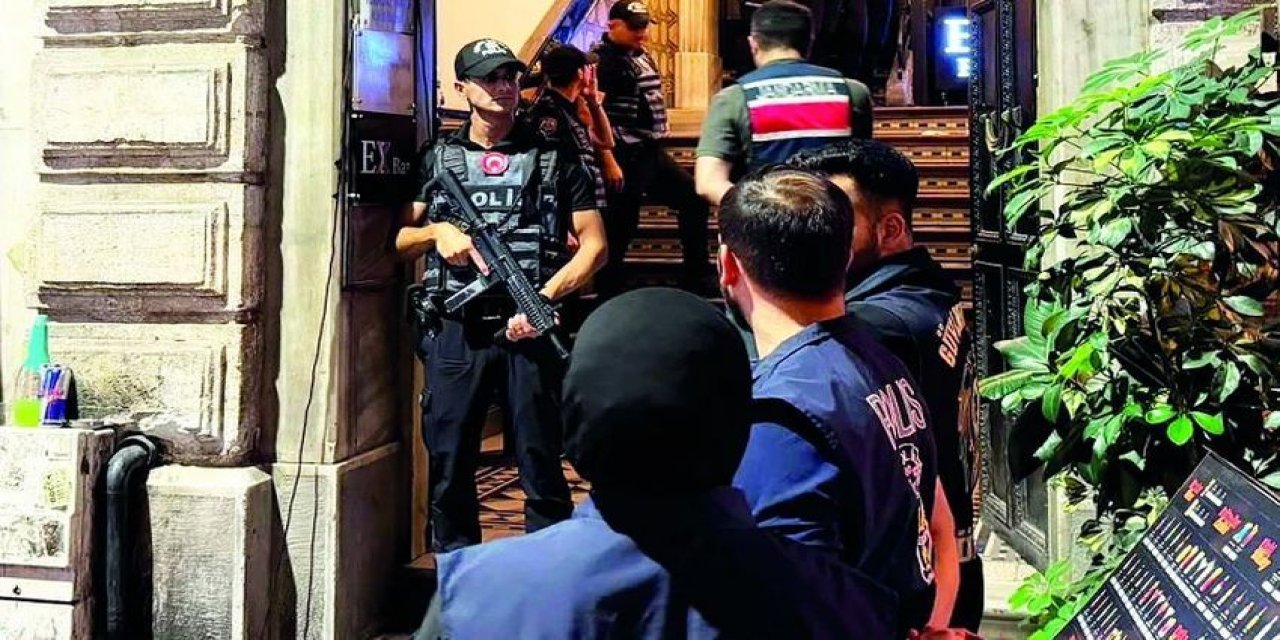 'Ailem Güvende' Adı ile 15 İlde LGBT Derneklerine Operasyon