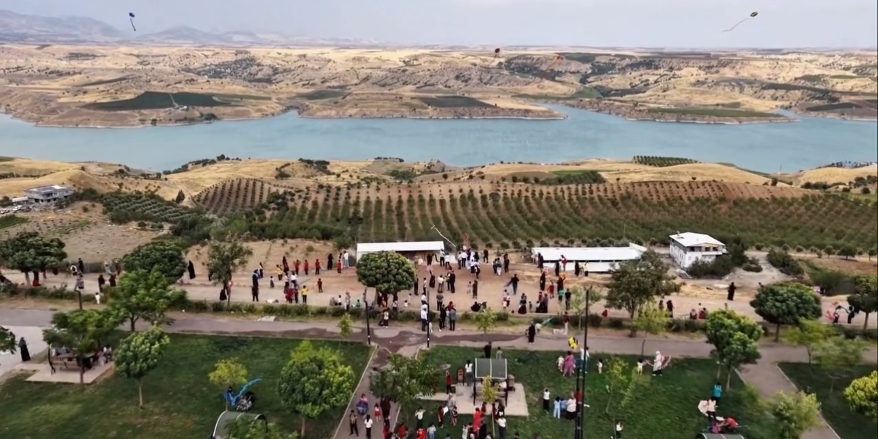 Kahta’da Uçurtmalar Gazze’deki Çocuklar İçin Uçtu