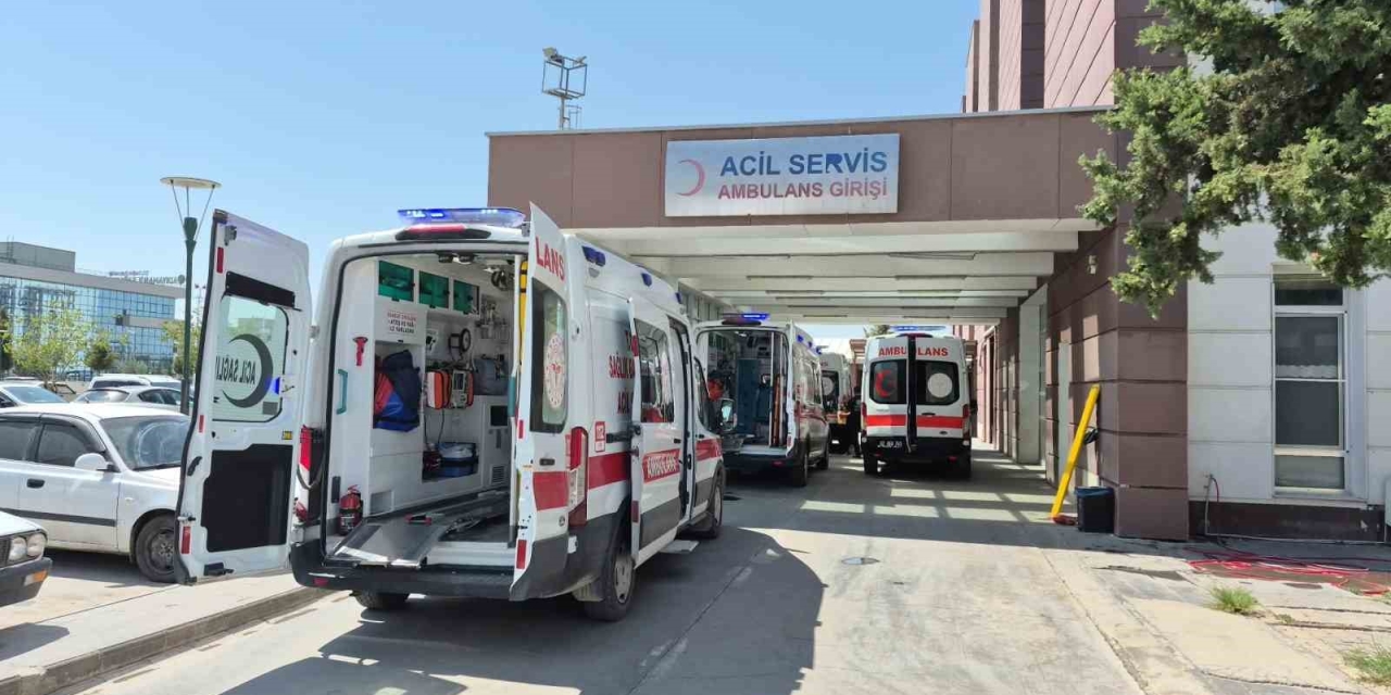 Besni’de Çatıdan Düşen Kişi Ağır Yaralandı