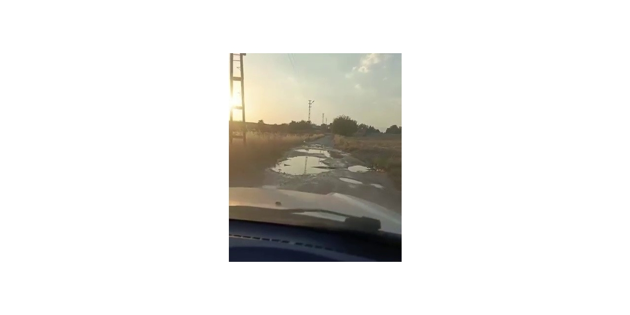Köy Yolundaki Çökme Ve Çukurlar Sürücülere Zor Anlar Yaşatıyor