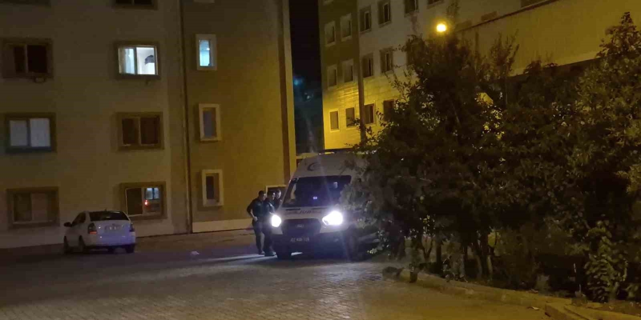 Yurtta Kalan İki Öğrenci Gıda Zehirlenmesi Şüphesiyle Hastaneye Kaldırıldı