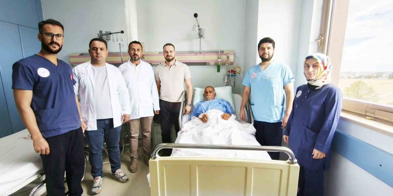 Mesanesinden 42 Parça Taş Çıkarılan Hasta Sağlığına Kavuştu