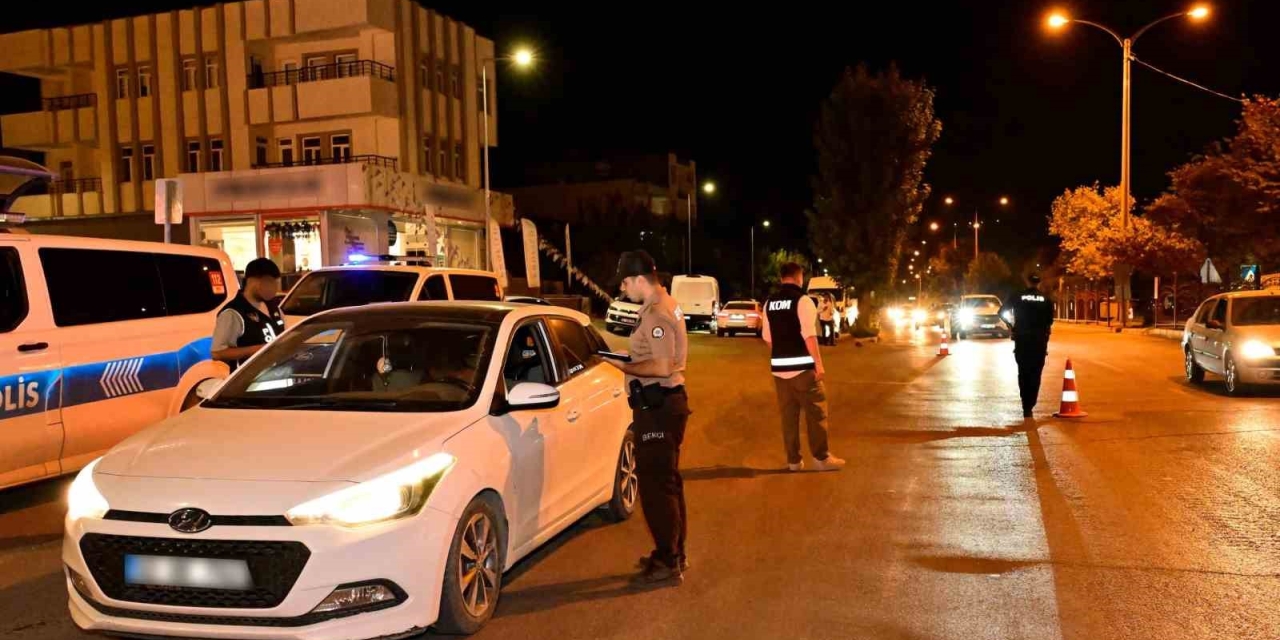 Adıyaman’da Asayiş Uygulamasında 22 Sürücüye 206 Bin Lira Ceza