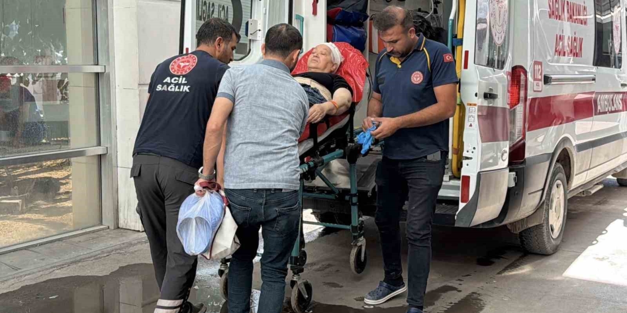 Elinden Düşen Bıçak Ayağına Saplandı