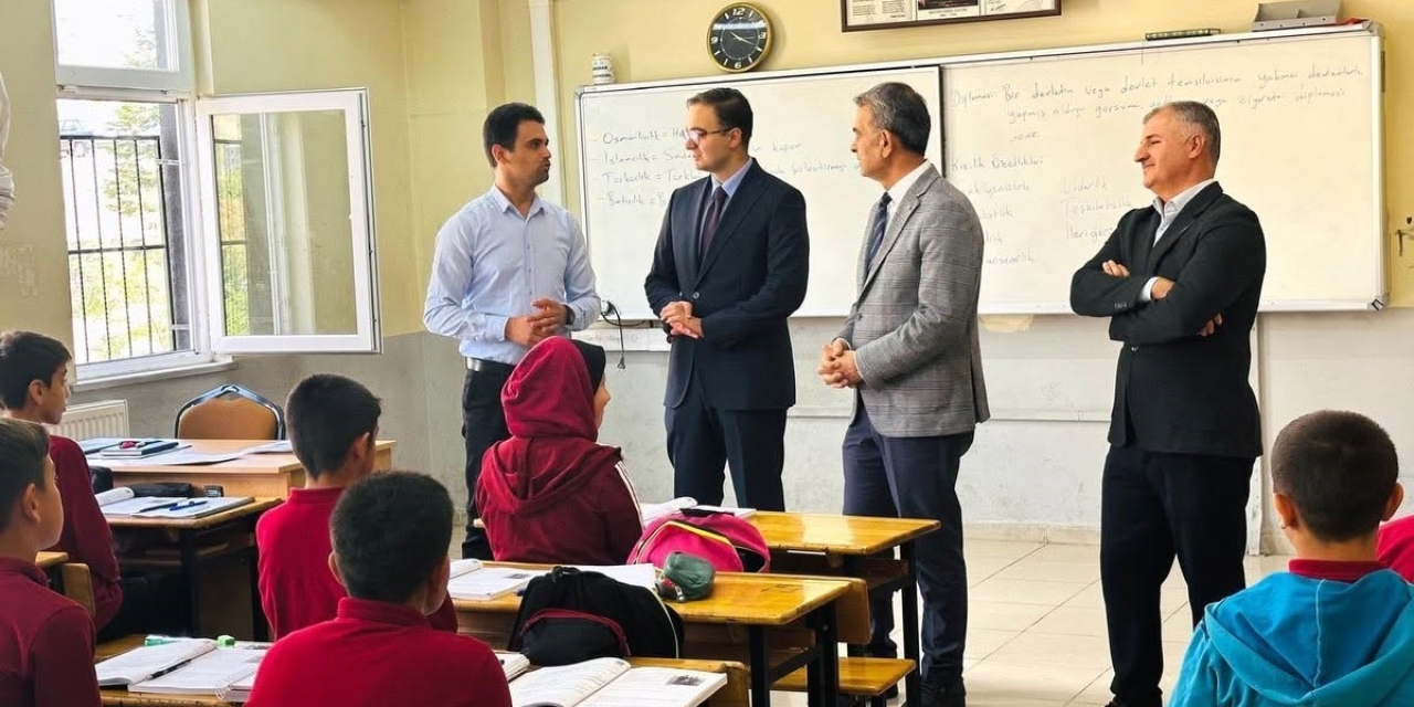 Sincik Kaymakamı Yıldız’dan İmam Hatip Ortaokulu’na Ziyaret