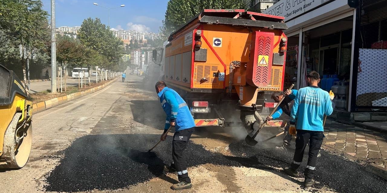 Adıyaman’da 6 Mahallede Yol Onarımı Yapılıyor