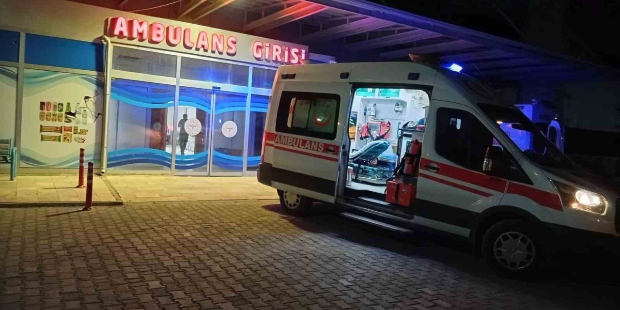 Çekici İle Otomobil Çarpıştı: 3 Yaralı