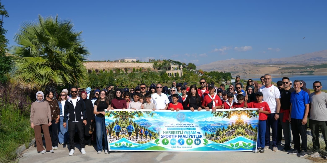 Adıyaman’da Öğretmen Ve Öğrenciler Doğa Yürüyüşünde Buluştu
