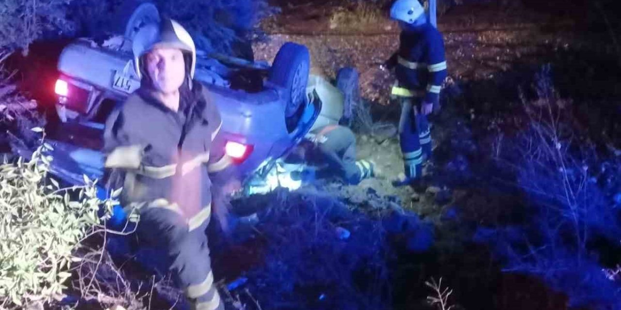 Kahta'da Otomobil Şarampole Yuvarlandı: 3 Yaralı