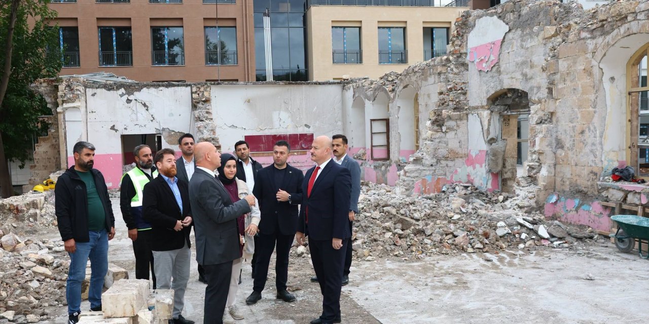 Vali Küçük, Arkeoloji Müzesi İnşaatında İncelemelerde Bulundu