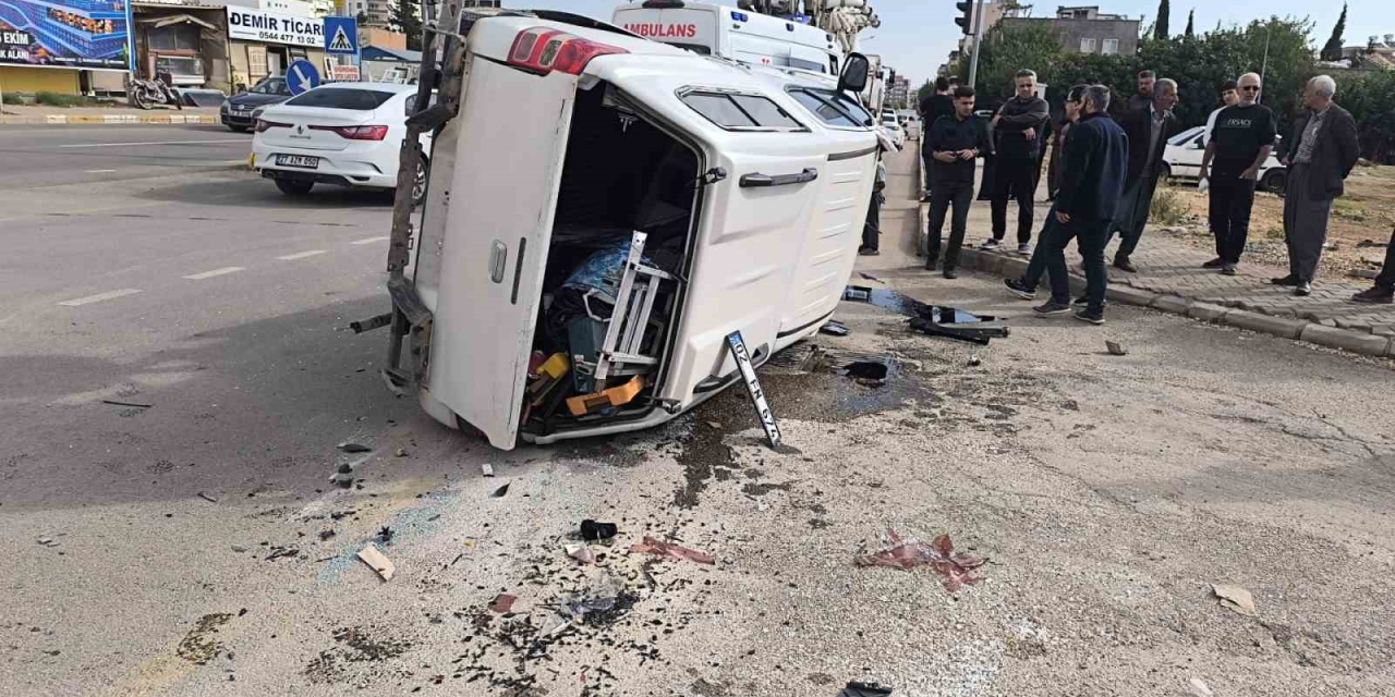 Adıyaman’da Otomobil İle Kamyonet Çarpıştı: 3 Yaralı