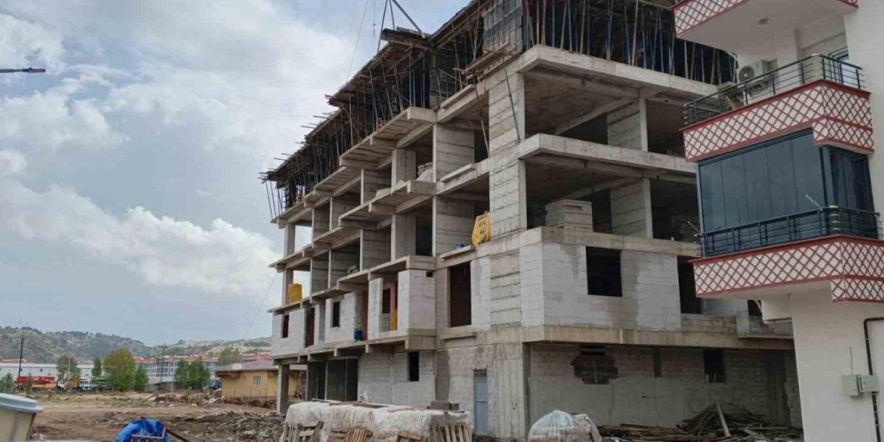 İnşaattan Düşen İşçi Ağır Yaralandı