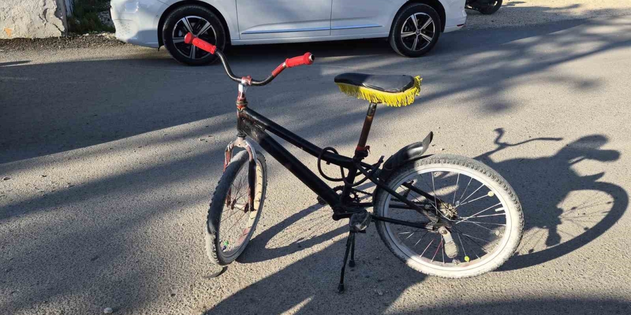 Bisiklet Otomobile Çarptı: 1 Yaralı