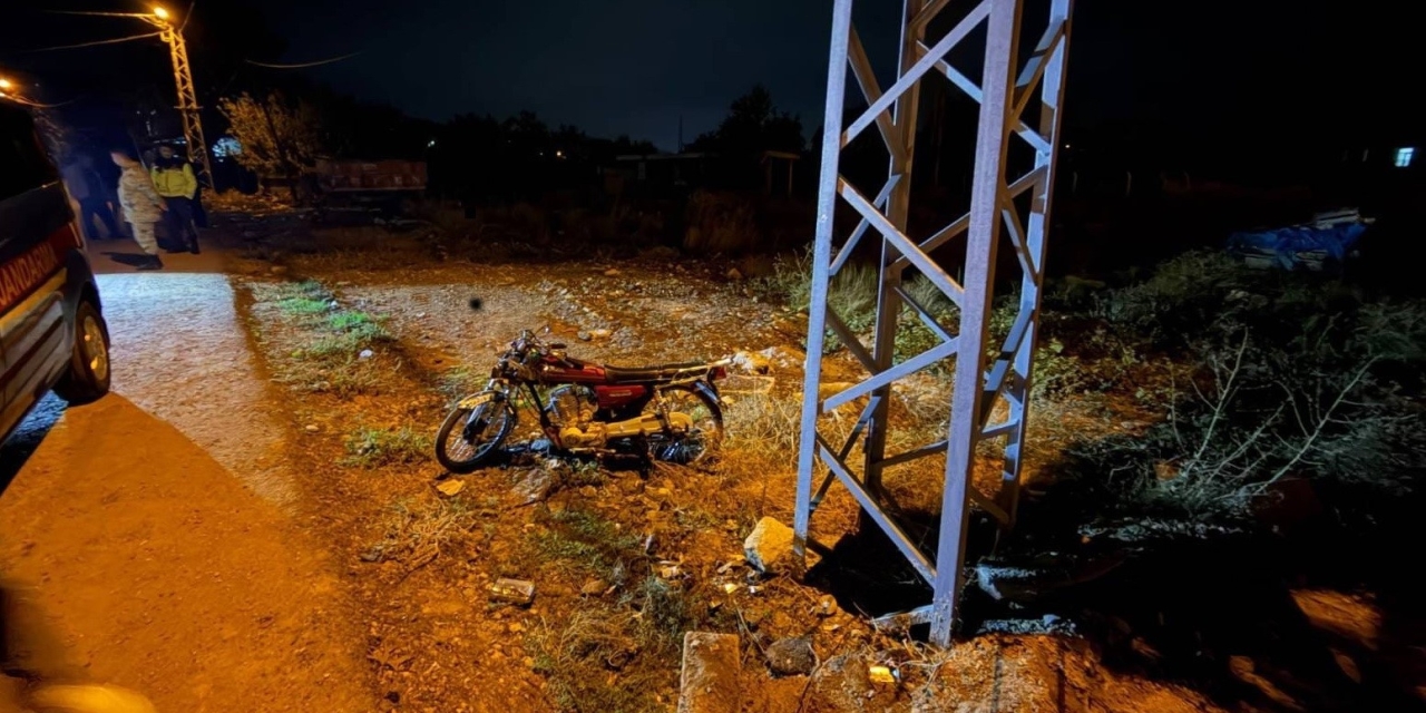 Elektrik Direğine Çarpan Motosiklet Sürücüsü Hayatını Kaybetti