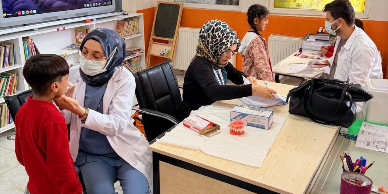Kâhta’da Köy Okullarındaki Öğrencilere Ağız ve Diş Sağlığı Eğitimi