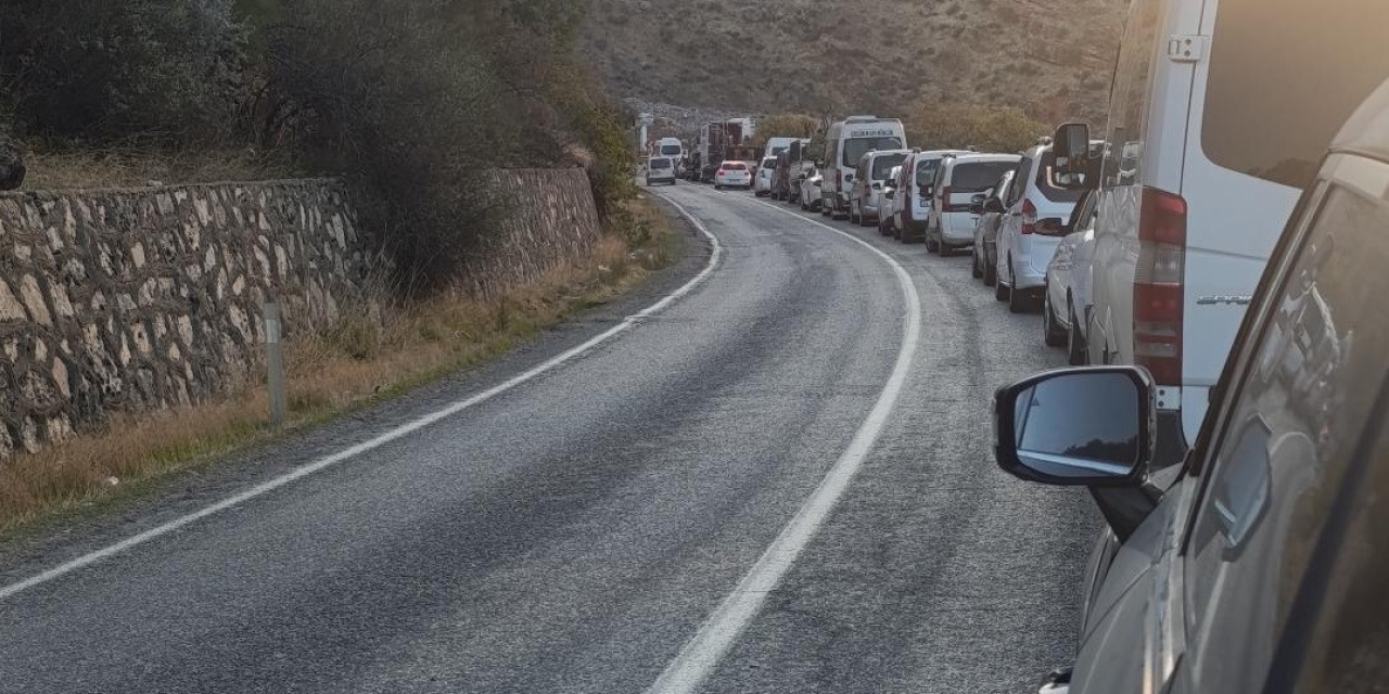 Kontrollü Patlatmalar Uzun Araç Kuyruklarına Neden Oluyor