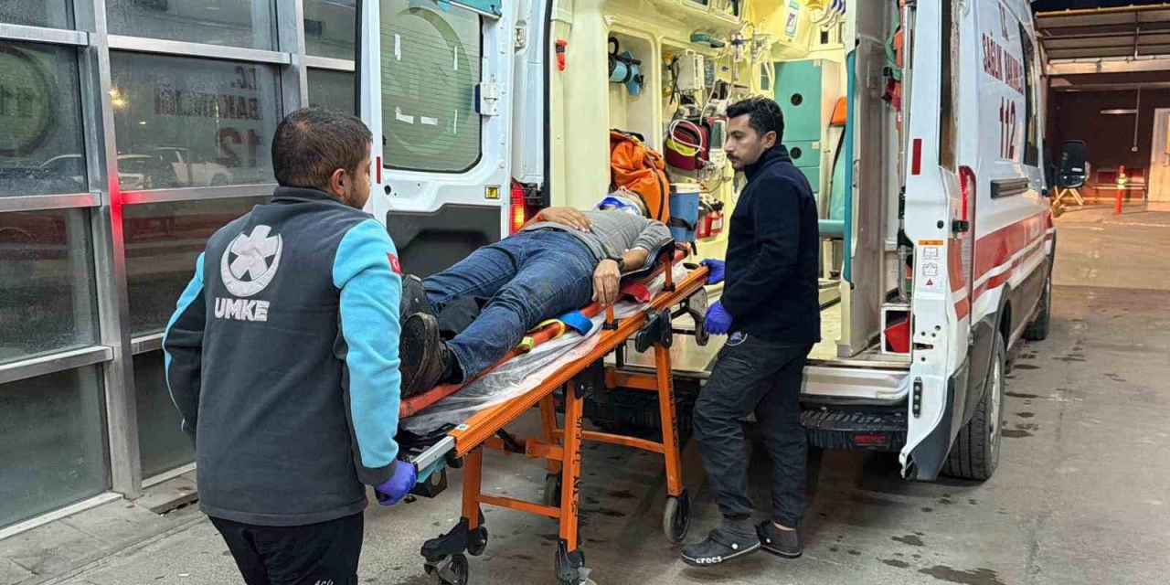 Kayganlaşan Yolda Devrilen Motosikletin Sürücüsü Yaralandı