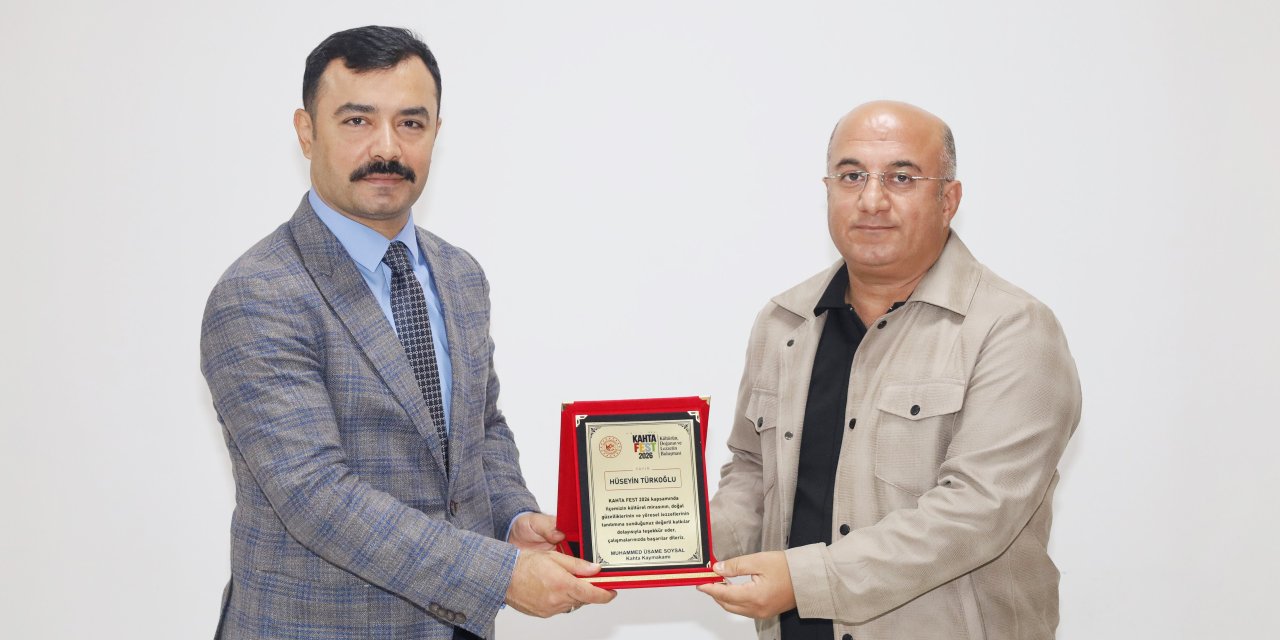 Kaymakam Soysal’dan Adıyaman News Haber Ekibine Teşekkür Plaketi