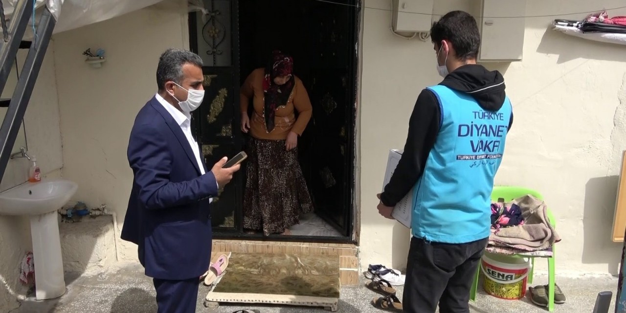 Yardım Kolileri İhtiyaç Sahiplerinin Evlerine Kadar Götürülüyor
