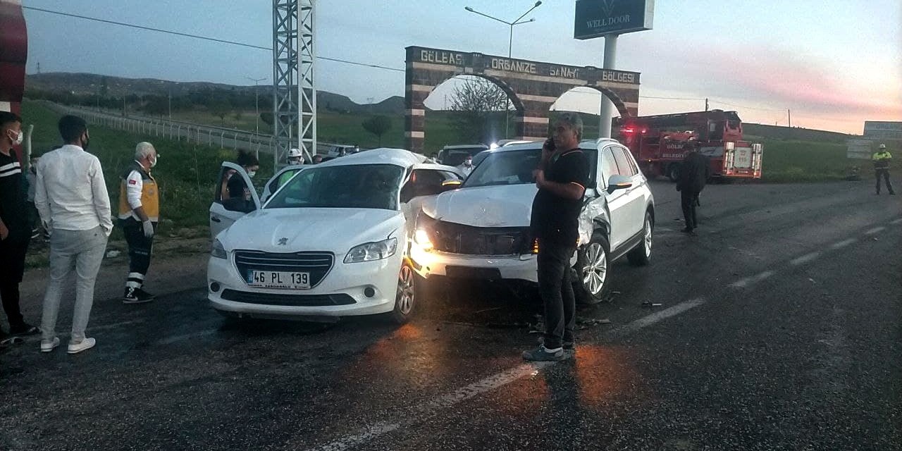 Adıyaman’da İki Araç Çarpıştı: 1 Ölü, 4 Yaralı