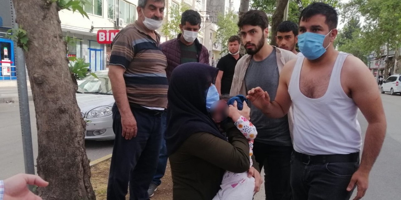 Geri Manevra Yapan Otomobil Çocuğa Çarptı: 1 Yaralı