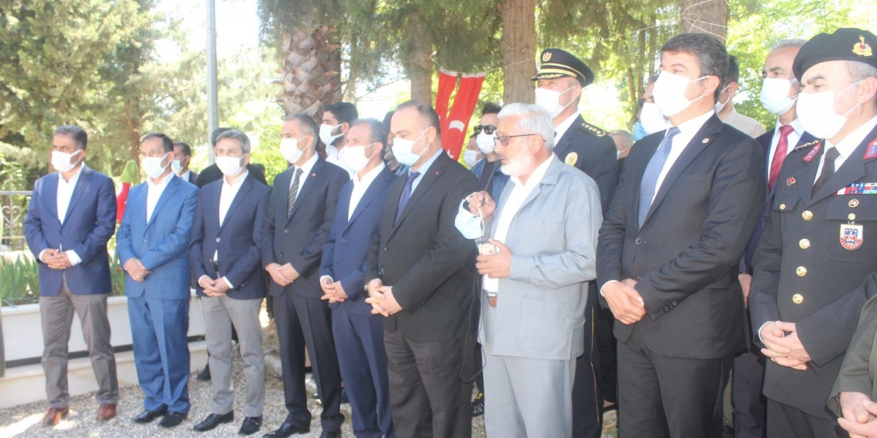 Adıyaman’da Arefe Gününde Şehitlik Ziyareti