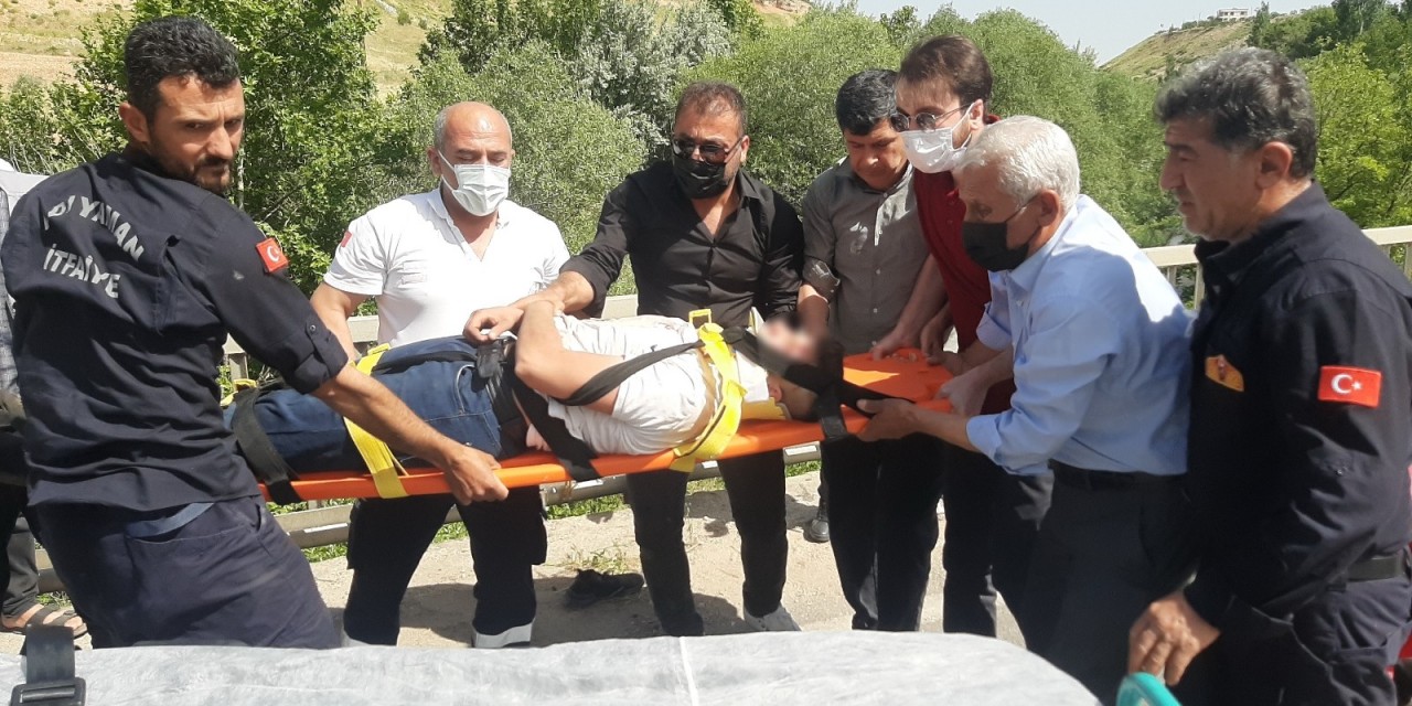 Kazada Yaralanan Genci Kimse Sakinleştiremedi