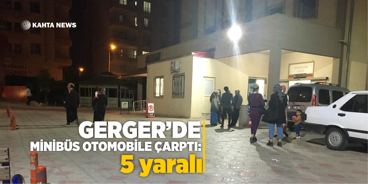 Gerger'de Minibüs Otomobile Çarptı: 5 Yaralı